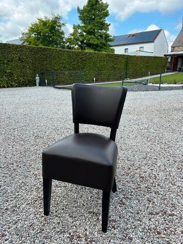 Set van 8 bruine leren stoelen 