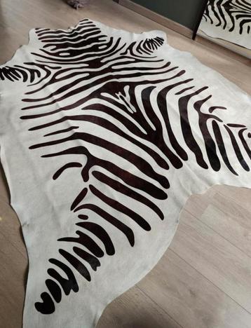 Tapijt van zebravel  beschikbaar voor biedingen