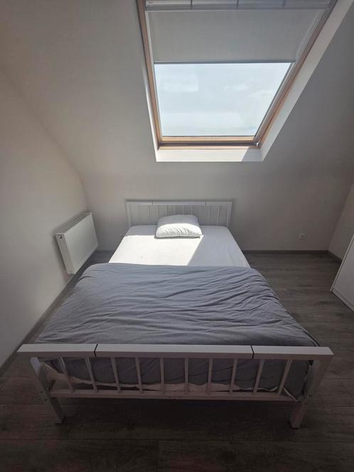Meeneemprijs: Bed met matras, donsdeken en hoofdkussen, Huis en Inrichting, Slaapkamer | Bedden, Ophalen