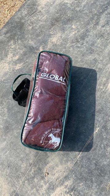 Bordeaux bandages beschikbaar voor biedingen