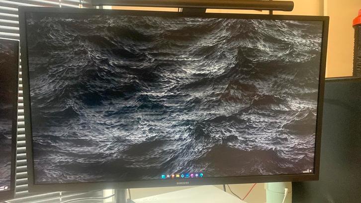 Samsung 4K 32” monitor met monitorarm, Computers en Software, Monitoren, Zo goed als nieuw, Ophalen