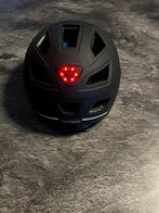Casque vélo avec led arriere de la tete, Fietsen en Brommers, Fietsaccessoires | Fietshelmen, Ophalen, Zo goed als nieuw, Abus