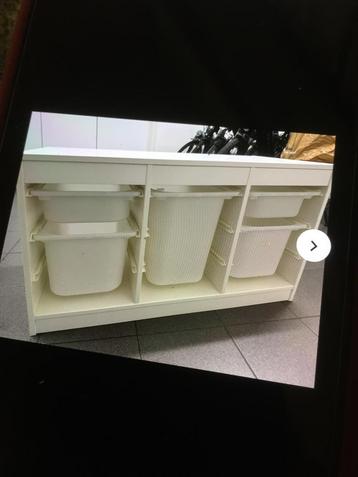 Armoire de rangement IKEA avec bacs  disponible aux enchères