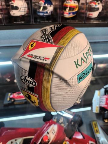 Helm vettel  beschikbaar voor biedingen