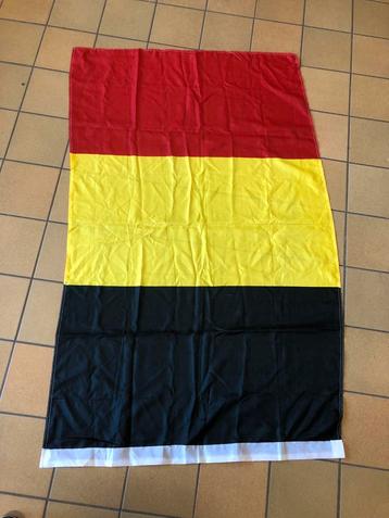 Nieuwe vlaggen en sjaals team België  