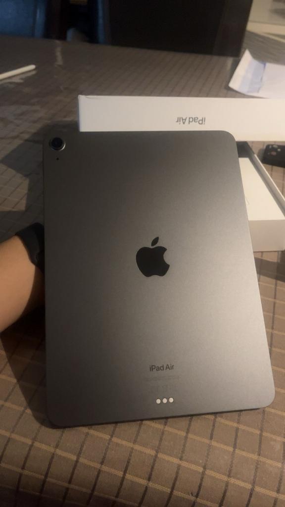 iPad Air 5e generatie 64 GB (2022), Computers en Software, Apple iPads, Zo goed als nieuw, Apple iPad Air, Wi-Fi en Mobiel internet