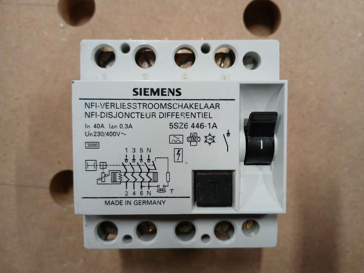 Verliesstroomschakelaar, trekschakelaar, transfo's, dimmers, Doe-het-zelf en Bouw, Overige Doe-Het-Zelf en Bouw, Zo goed als nieuw