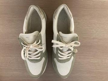 Damesschonen / sneakers wit beschikbaar voor biedingen