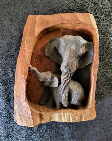 Teakhouten sculptuur van een olifant met zijn baby