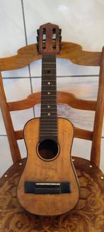 Petite guitare ancienne 6 cordes bon état, Muziek en Instrumenten, Snaarinstrumenten | Gitaren | Akoestisch, Ophalen of Verzenden