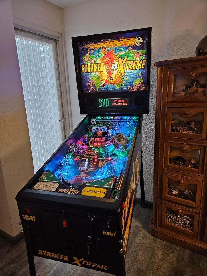 Zeer mooie Striker Xtreme Flipperkast van Stern, Verzamelen, Automaten | Flipperkasten, Zo goed als nieuw, Dot-matrix, Flipperkast