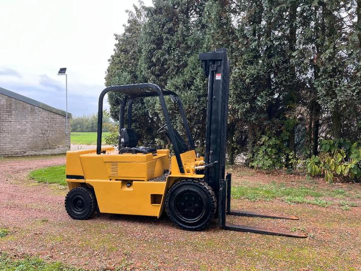 Chariot élévateur diesel CAT Caterpillar 3000 kg, Articles professionnels, Articles professionnels Autre, Enlèvement