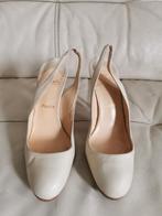 Escarpins christian Louboutin, Gedragen, Beige, Ophalen of Verzenden, Pumps