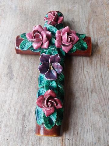 Majolica keramisch kruis ornament/bloemenlbelgium beschikbaar voor biedingen