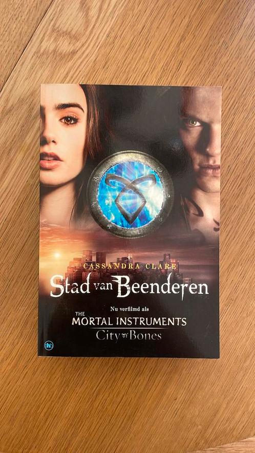 Cassandra Clare - Stad van Beenderen, Livres, Livres pour enfants | Jeunesse | 13 ans et plus, Comme neuf, Enlèvement ou Envoi