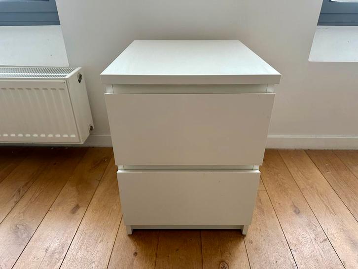 Set van 2 IKEA KULLEN nachtkastjes – 2 lades – wit, Huis en Inrichting, Slaapkamer | Nachtkastjes, Zo goed als nieuw, Minder dan 55 cm