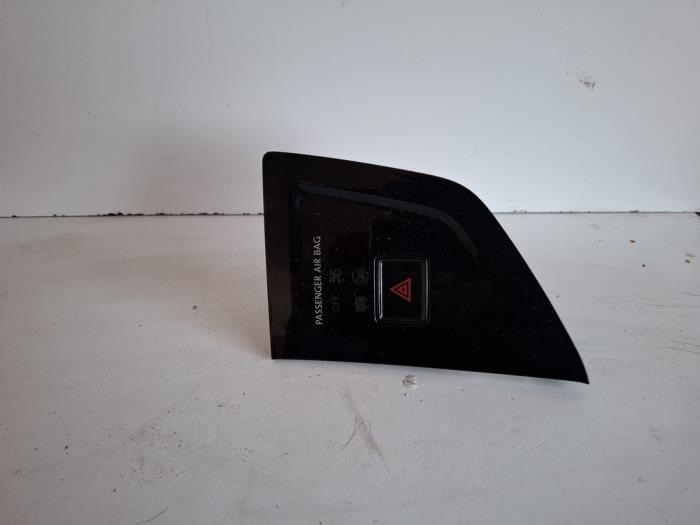 Commutateur éclairage d'urgence d'un Volkswagen Polo, Autos : Pièces & Accessoires, Tableau de bord & Interrupteurs, Volkswagen