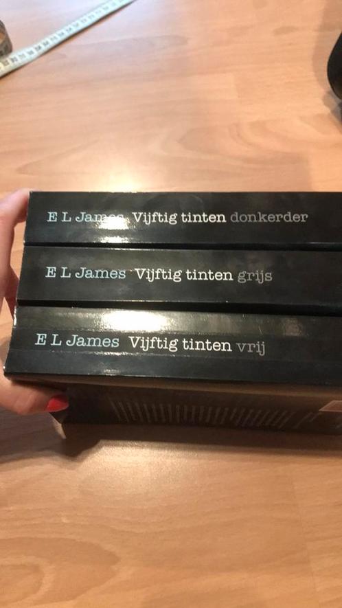 E.L. James - Vijftig tinten donkerder, Livres, Littérature, Comme neuf, Amérique, Enlèvement ou Envoi