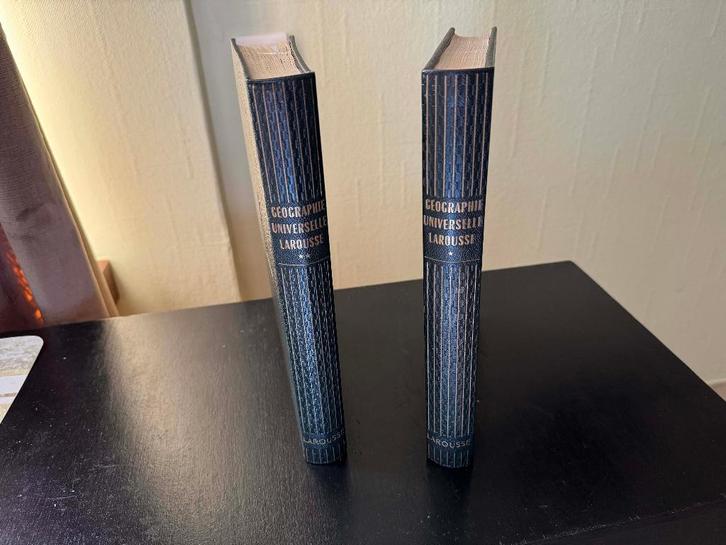 GEOGRAPHIE UNIVERSELLE LAROUSSE - 2 VOLUMES ( 1 & 2), Boeken, Encyclopedieën, Zo goed als nieuw, Complete serie, Overige onderwerpen