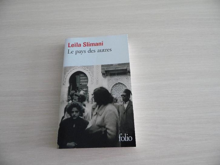 LE PAYS DES AUTRES      LEÏLA SLIMANI, Boeken, Romans, Zo goed als nieuw, Europa overig, Ophalen of Verzenden