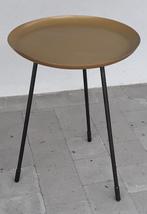 Petite table d'appoint en métal., 45 tot 60 cm, Minder dan 55 cm, Metaal of Aluminium, Rond