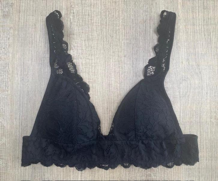 ETAM Zwarte triangel bh in sierlijk kant maat 70A (zgan)!, Kleding | Dames, Ondergoed en Lingerie, BH, Zwart, Ophalen of Verzenden