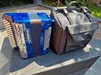 Horgane accordeon met tas en riem als nieuw, Muziek en Instrumenten, Accordeons, Ophalen, Zo goed als nieuw, Knopaccordeon, Met riemen