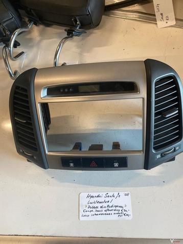 Hyundai Santa Fe 2008 luchtrooster dubbeldin radiopaneel beschikbaar voor biedingen