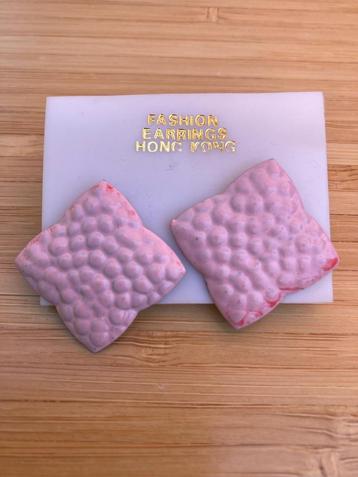 Oorbellen reeks pastel kleuren type geometrische figuren beschikbaar voor biedingen
