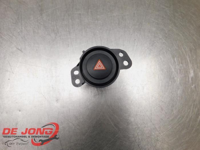 Paniekverlichtings Schakelaar van een Peugeot 108, Auto-onderdelen, Dashboard en Schakelaars, Peugeot, Gebruikt, 3 maanden garantie