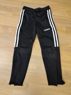 Trainingsbroek zwart Adidas maat 128, Kinderen en Baby's, Kinderkleding | Maat 128, Ophalen of Verzenden