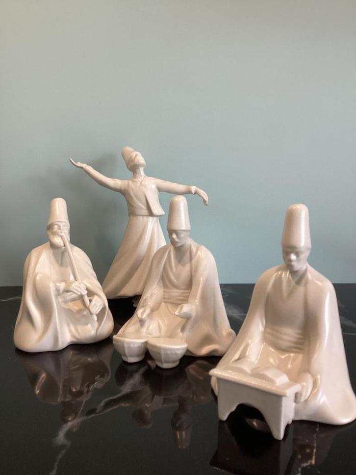 4 Turkse Dervichdanser en muzikanten in steengoed. 092/Ba., Antiek en Kunst, Antiek | Keramiek en Aardewerk, Ophalen