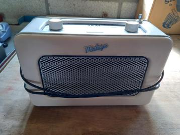 Vintage akai radio beschikbaar voor biedingen