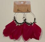Zilverkleurige oorringen met parels en fuchsia veren, Bijoux, Sacs & Beauté, Boucles d'oreilles, Enlèvement ou Envoi, Neuf, Rose