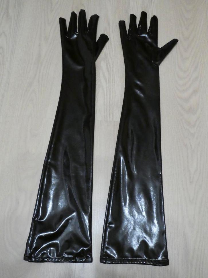 Gants en PVC laqué noir 68 cm, Vêtements | Femmes, Bonnets, Écharpes & Gants, Neuf, Gants, Enlèvement ou Envoi