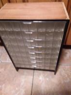 Naaigaren kastje, Ophalen