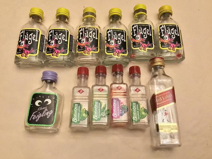 bouteilles vides de flügel, feigling, berentzenJohnny Walker, Collections, Marques de bière, Bouteille(s), Enlèvement ou Envoi