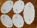 Lot de 5 napperons ovales brodés vintage, Enlèvement ou Envoi, Comme neuf, Ovale, Intérieur