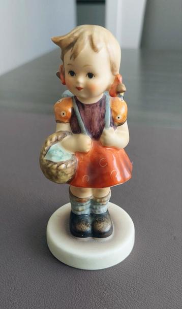 Goebel Hummel.School girl beschikbaar voor biedingen