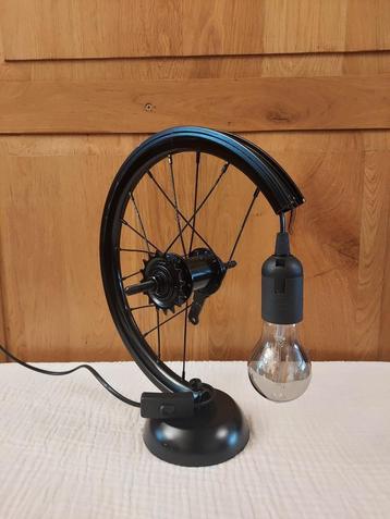 Fietswiel tafellamp, steampunk, industrieel beschikbaar voor biedingen