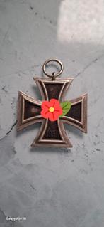 De Tweede Wereldoorlog, twee ijzeren kruisen van de nazi's, Ophalen of Verzenden