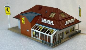 Vollmer 5606 Ferrari Dealer HO beschikbaar voor biedingen