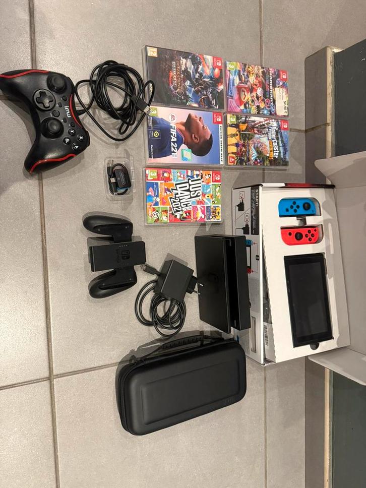 Nintendo switch, Consoles de jeu & Jeux vidéo, Consoles de jeu | Nintendo Switch, Utilisé, Switch Original, Avec 2 manettes, Avec jeux