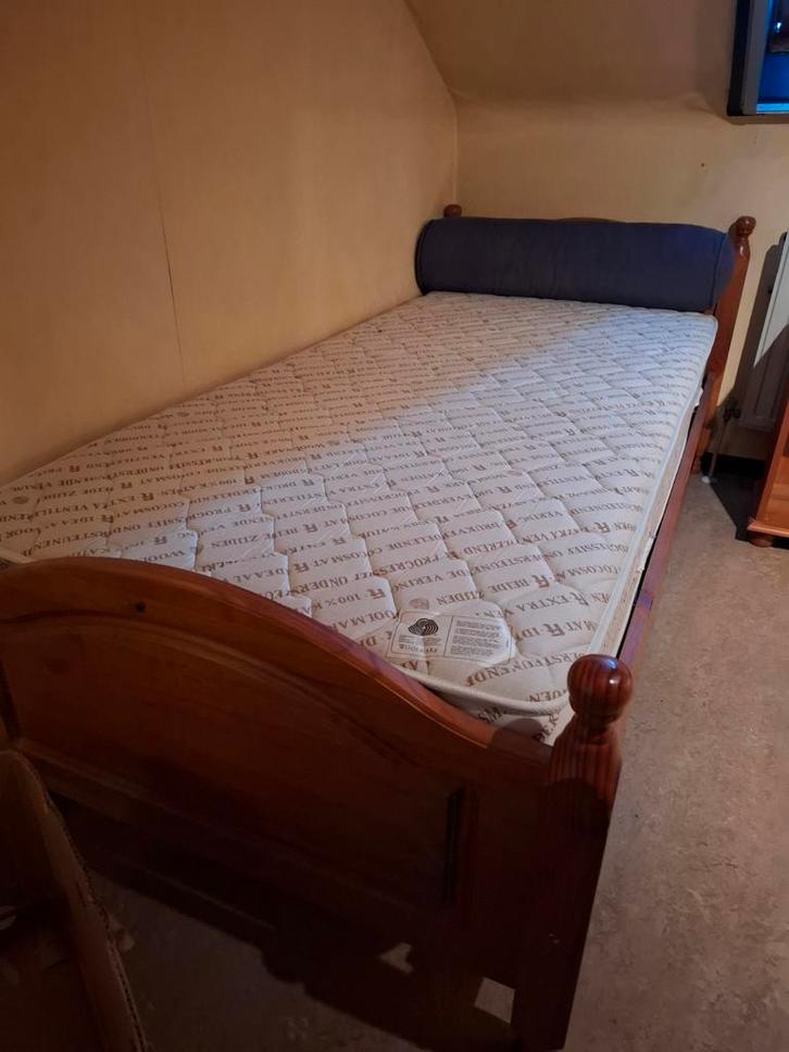 , 1 pers bed, tv kast. moet ten laatste 13 december weg, Huis en Inrichting, Kasten | Computermeubels, Ophalen