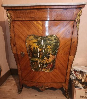 Buffet de style Louis XV en marqueterie, bronze et vernis beschikbaar voor biedingen