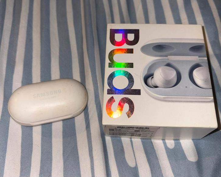 Samsung Galaxy Buds 1 blancs - écouteurs sans fil, Télécoms, Téléphonie mobile | Écouteurs, Utilisé, Intra-auriculaires (In-Ear)