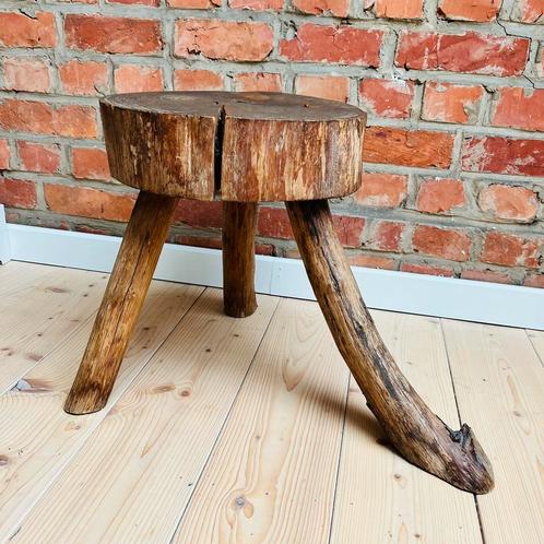 Tabouret de table d'appoint en bois rustique brutaliste, Antiquités & Art, Antiquités | Meubles | Tables, Enlèvement ou Envoi