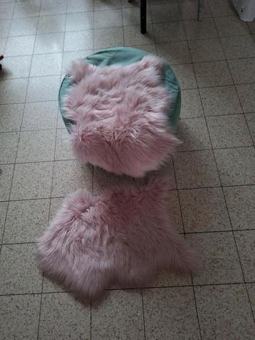 2 roze sier vachtjes. beschikbaar voor biedingen