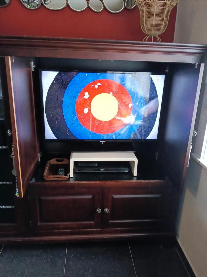 Groot tv-meubel met verlicht raam en opbergruimte, Huis en Inrichting, Kasten |Televisiemeubels, Ophalen