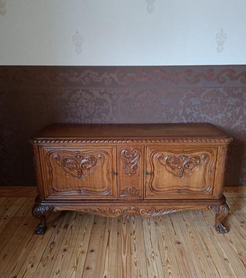 Antieke dressoir/kast  "Chippendale" beschikbaar voor biedingen